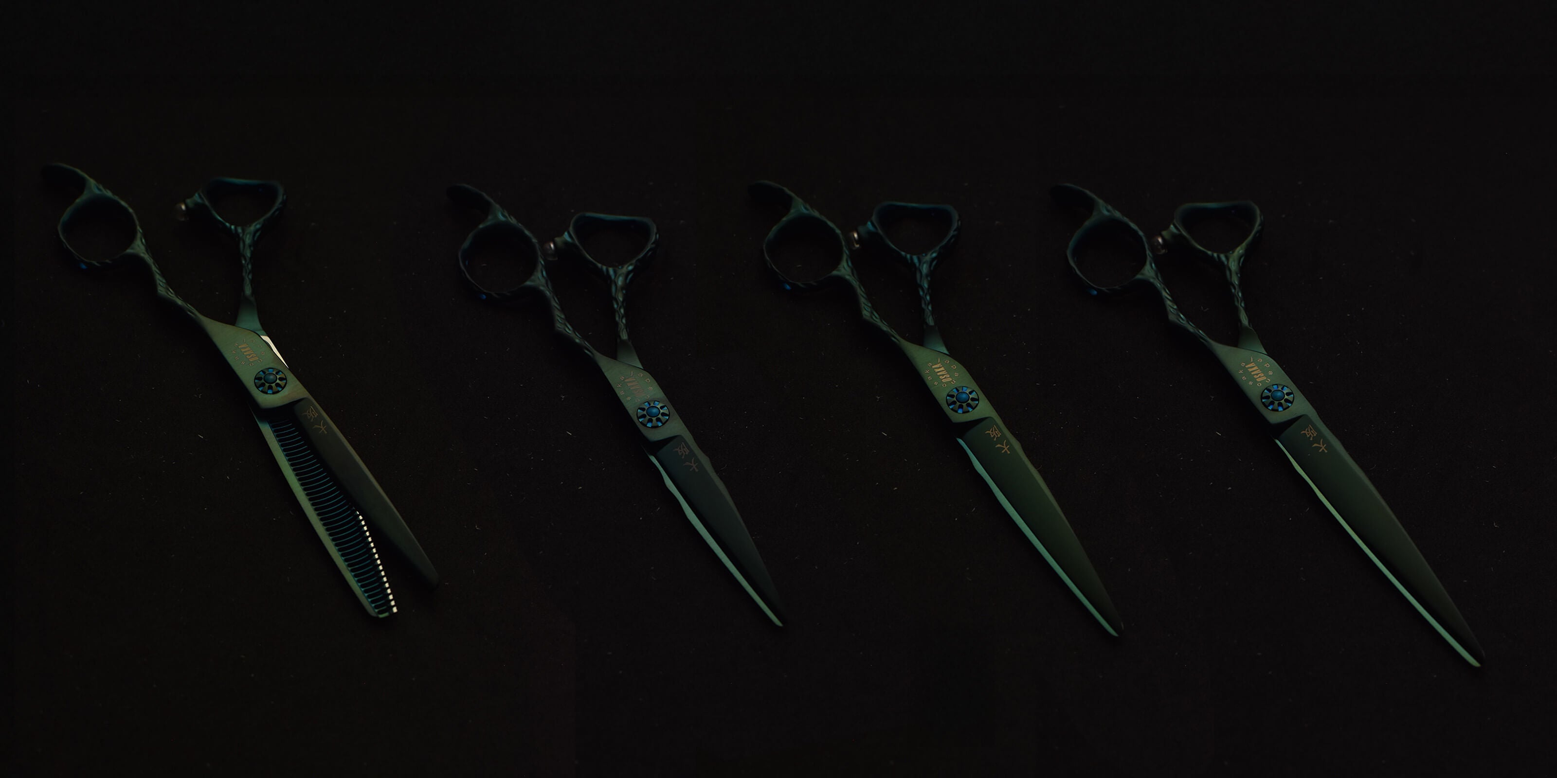 Ciseaux OSAKA Aosen en plusieurs tailles – 5.5, 6.0 et 7.0 pouces, finition vert foncé irisée et manche martelé ergonomique