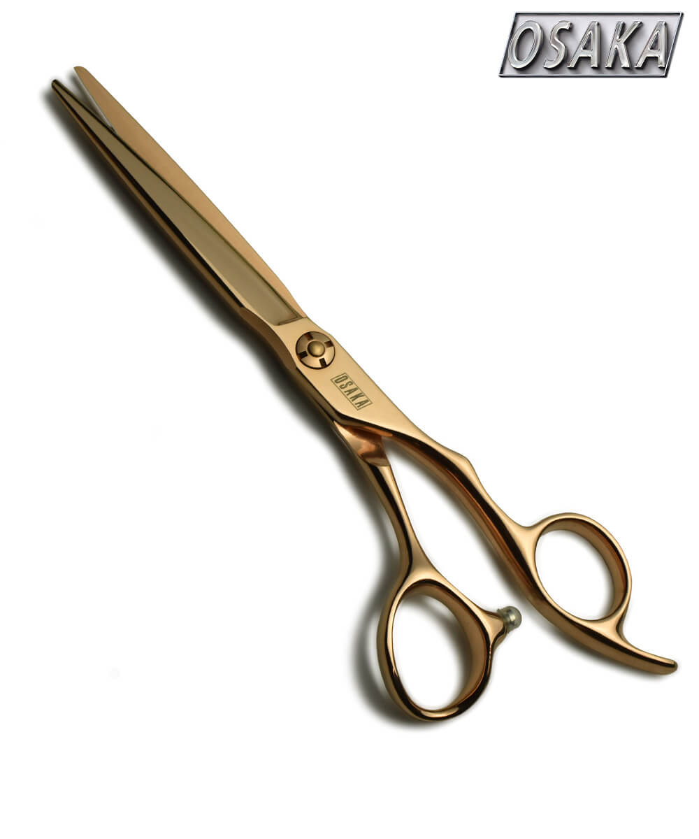Ciseaux de coiffure OSAKA C2K en finition dorée, lame droite et design ergonomique, alliage japonais de haute qualité pour une coupe précise et élégante en salon.