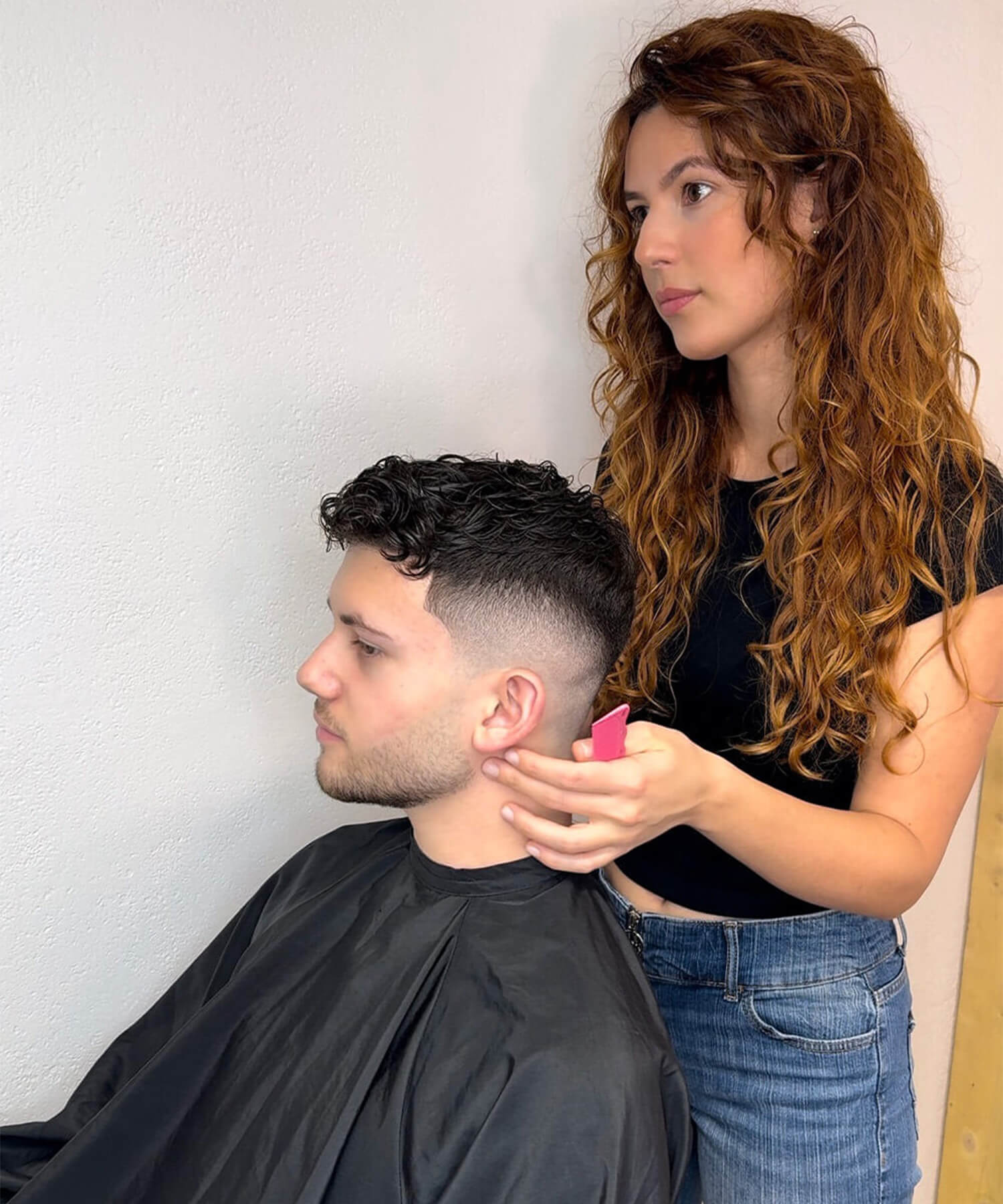 clara hair exécutant un fondu avec les ciseaux osaka