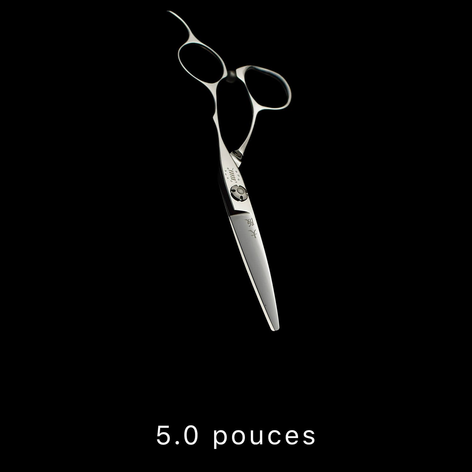 Ciseaux de coiffure OSAKA CR 5.0 pouces – lame droite fine en acier japonais, vis plate gravée et manche classique avec repose-doigt incurvé