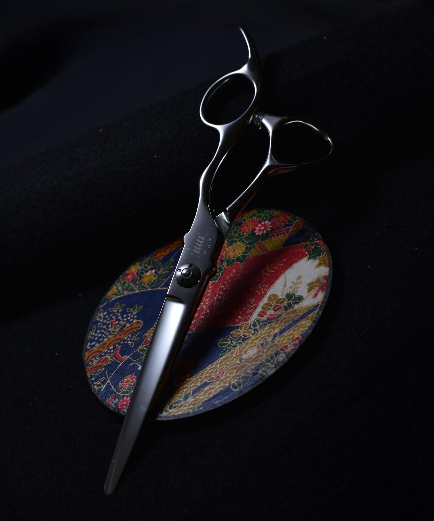 ciseaux osaka de coupe avec manche ergonomique et lame plus épaisse avec un couper glisser plus fluide et un effilage de qualité