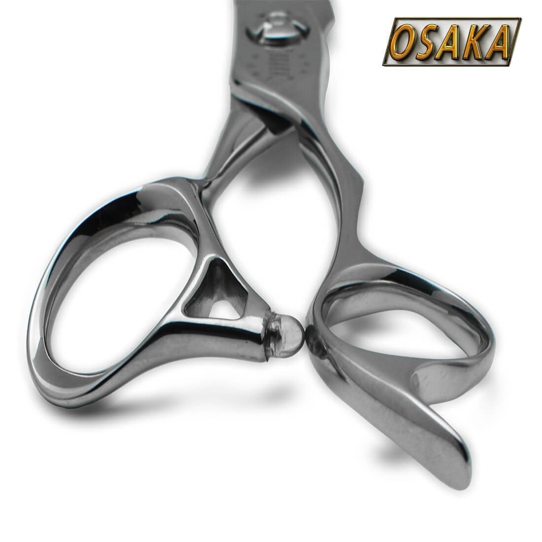 Manche ergonomique des ciseaux OSAKA Mikazuki – design sculpté avec repose-doigt triangulaire pour une prise naturelle et équilibrée.