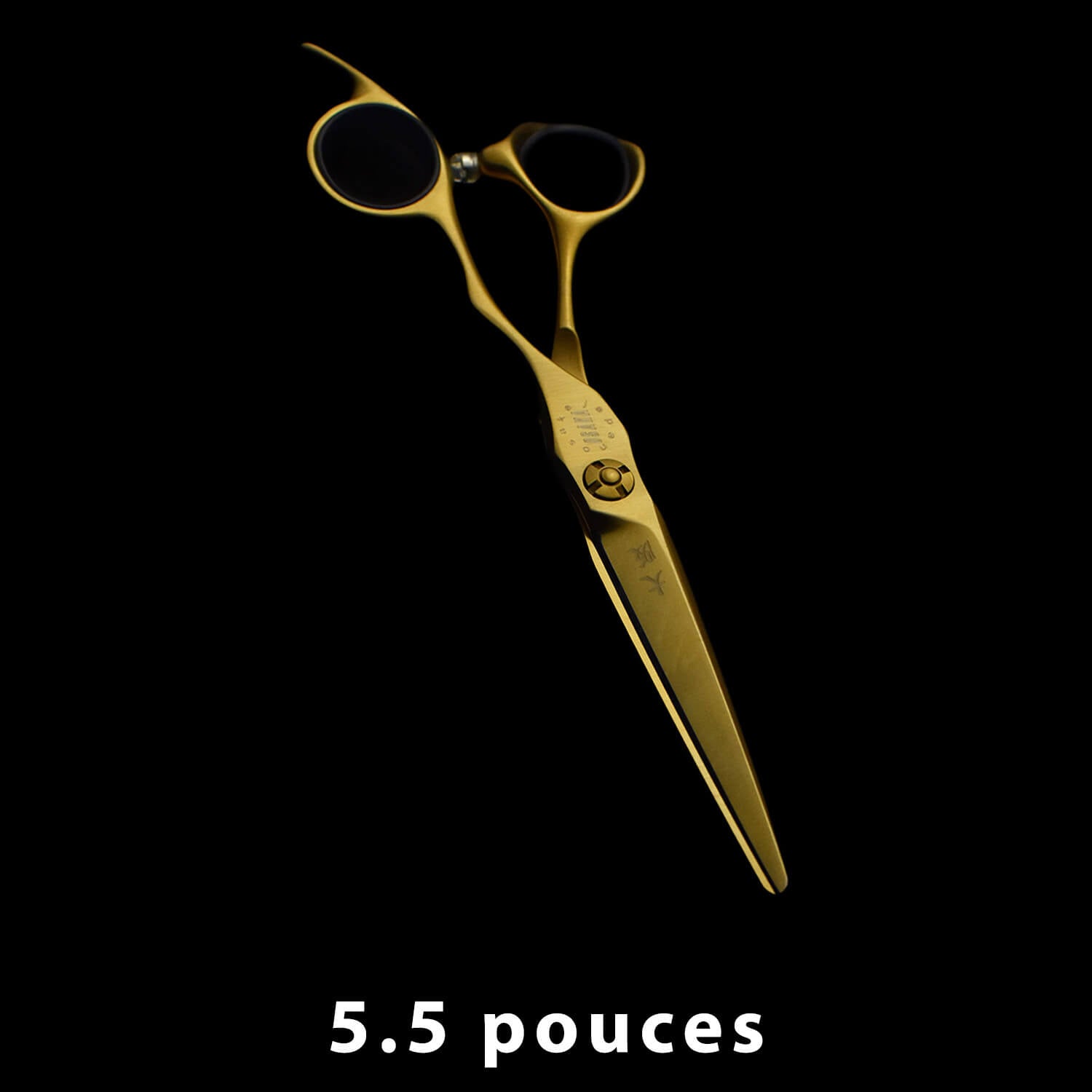 Ciseaux de coiffure OSAKA MT Gold 5.5 pouces – lame courte dorée, vis design et manche ergonomique avec repose-doigt