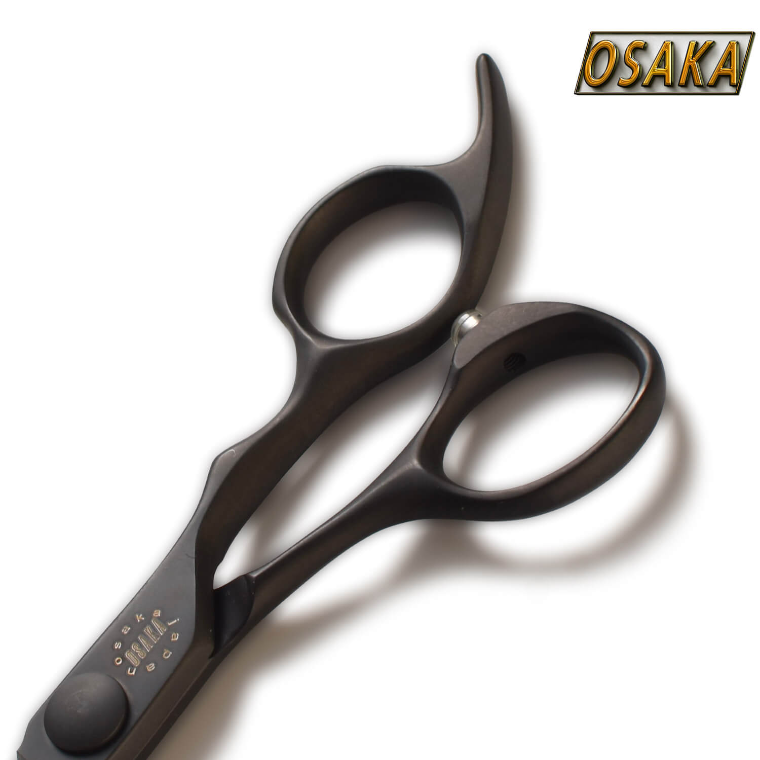 manche des ciseaux osaka yd noir mat vec des anneaux cambrés pour une ergonomie et un confort unique.