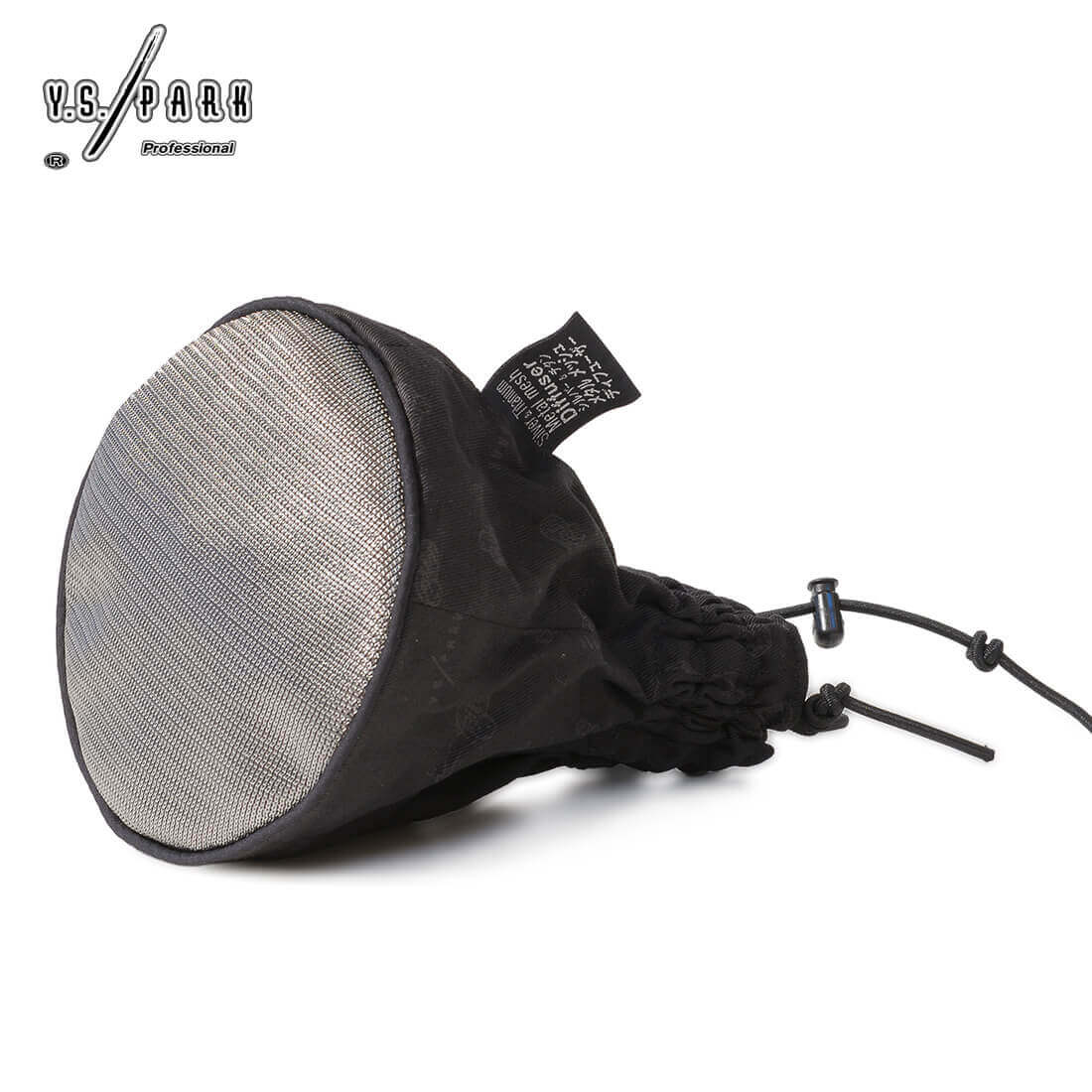 Diffuseur Y.S.PARK noir avec maille métallique en titane-argent, conçu pour s’adapter à tout sèche-cheveux grâce à sa base élastique réglable, permettant un séchage doux et sans frisottis.