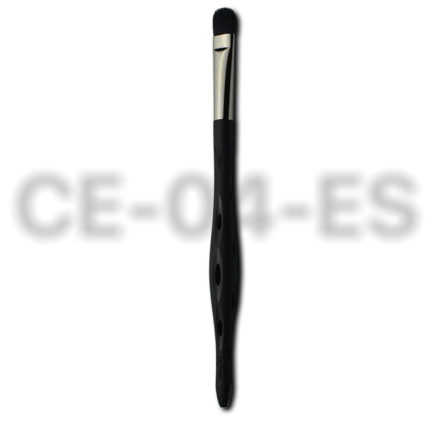 Pinceau de maquillage Y.S.PARK CE-04-ES avec manche noir perforé et embout arrondi large, conçu pour appliquer et estomper les fards à paupières ou correcteurs avec douceur et précision sur les zones étendues de la paupière.