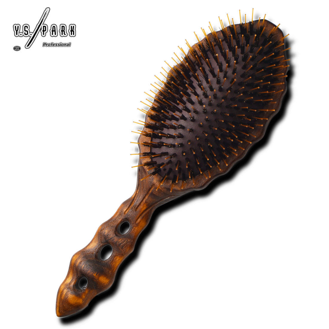 Brosse Y.S.PARK YS-651 avec manche effet bois et tête ovale garnie de poils mixtes sanglier et nylon, conçue pour lisser, discipliner et préparer les cheveux aux chignons et coiffures plaquées avec brillance et précision.