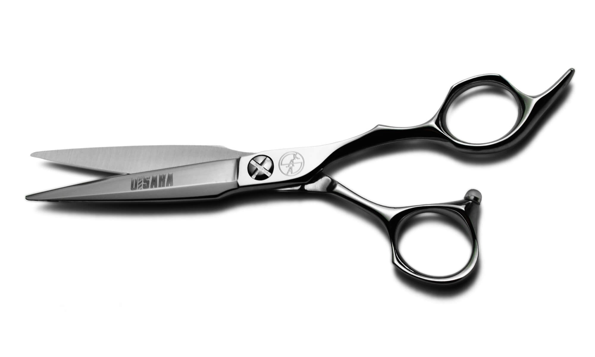 ciseaux osaka bankai en partenariat avec o'barbershop et possèdant une lame épaisse et puissante. 