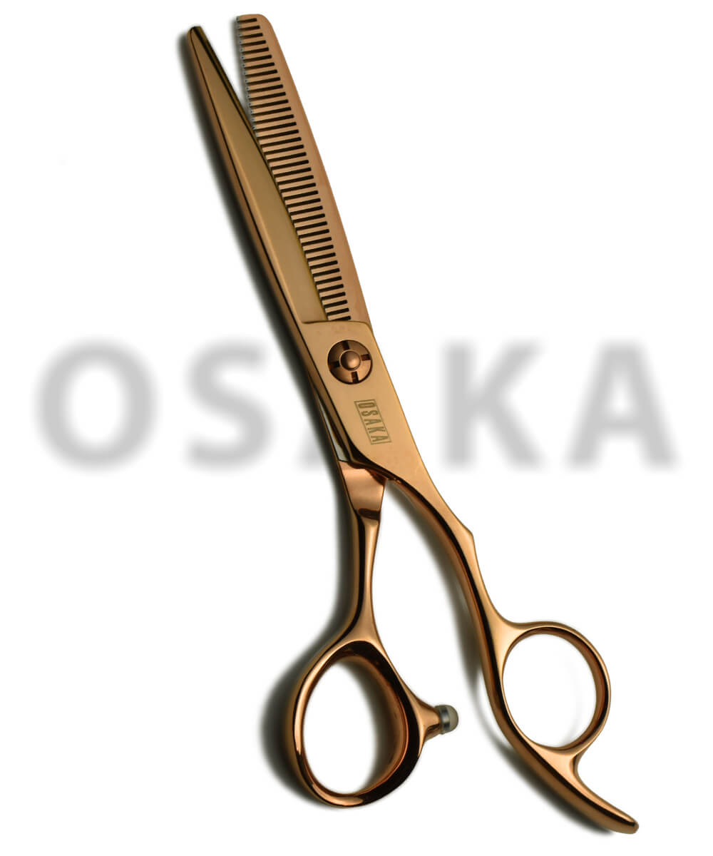 ciseaux osaka c2k populaire par sa teinte doré brillante et son ergonomie caractéristique. 