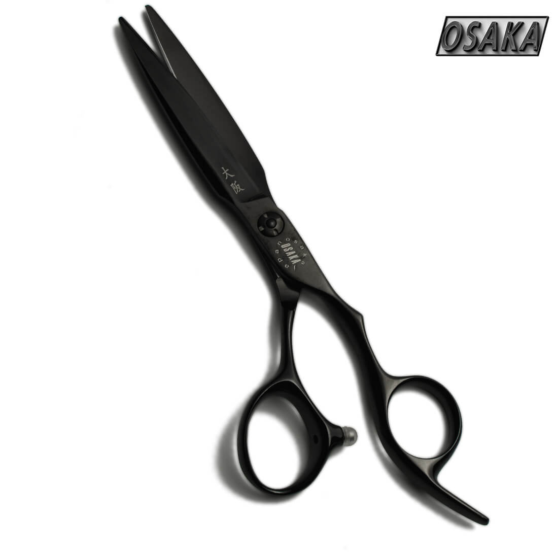 Ciseaux de coiffure OSAKA HADES – finition noire mate, lame droite japonaise et manche ergonomique courbé avec repose-doigt allongé