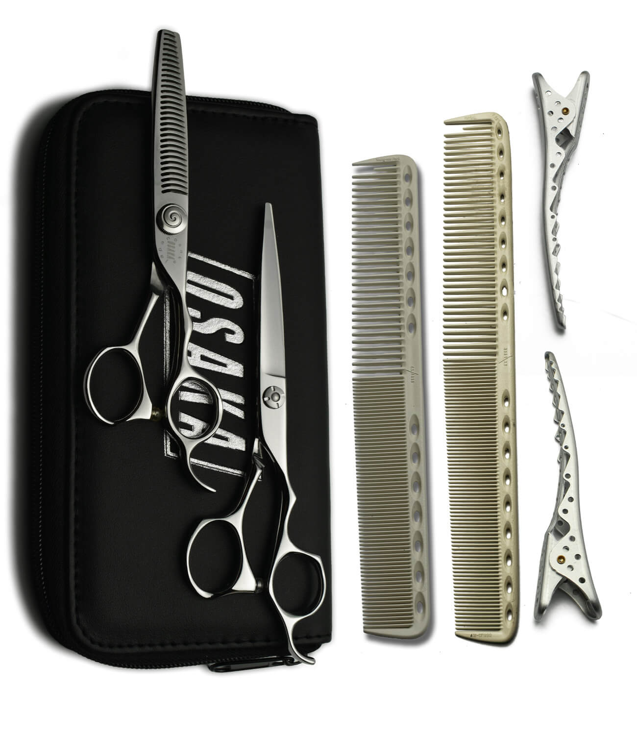 pack spécial des ciseaux OSAKA composé des ciseaux droits OSAKA YM haut de gamme dans leurs version droites et effileurs, un duo de pince YSPARK SHARK blancs ainsi qu'un peigne de coupe YSPARK 339 blanc et d'un peigne YS335 blanc. 