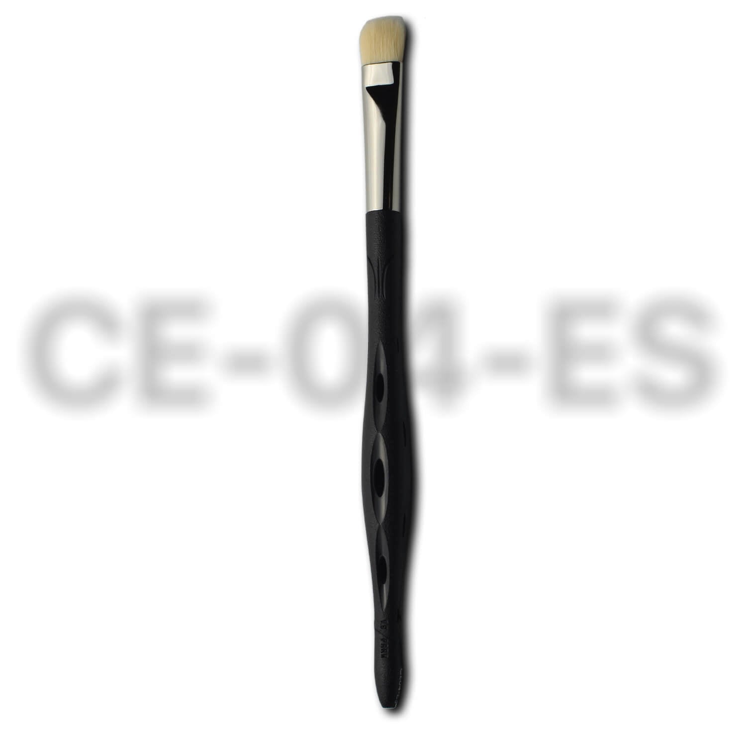 Pinceau de maquillage Y.S.PARK CE-04-ES avec manche noir perforé et embout arrondi large, conçu pour appliquer et estomper les fards à paupières ou correcteurs avec douceur et précision sur les zones étendues de la paupière.