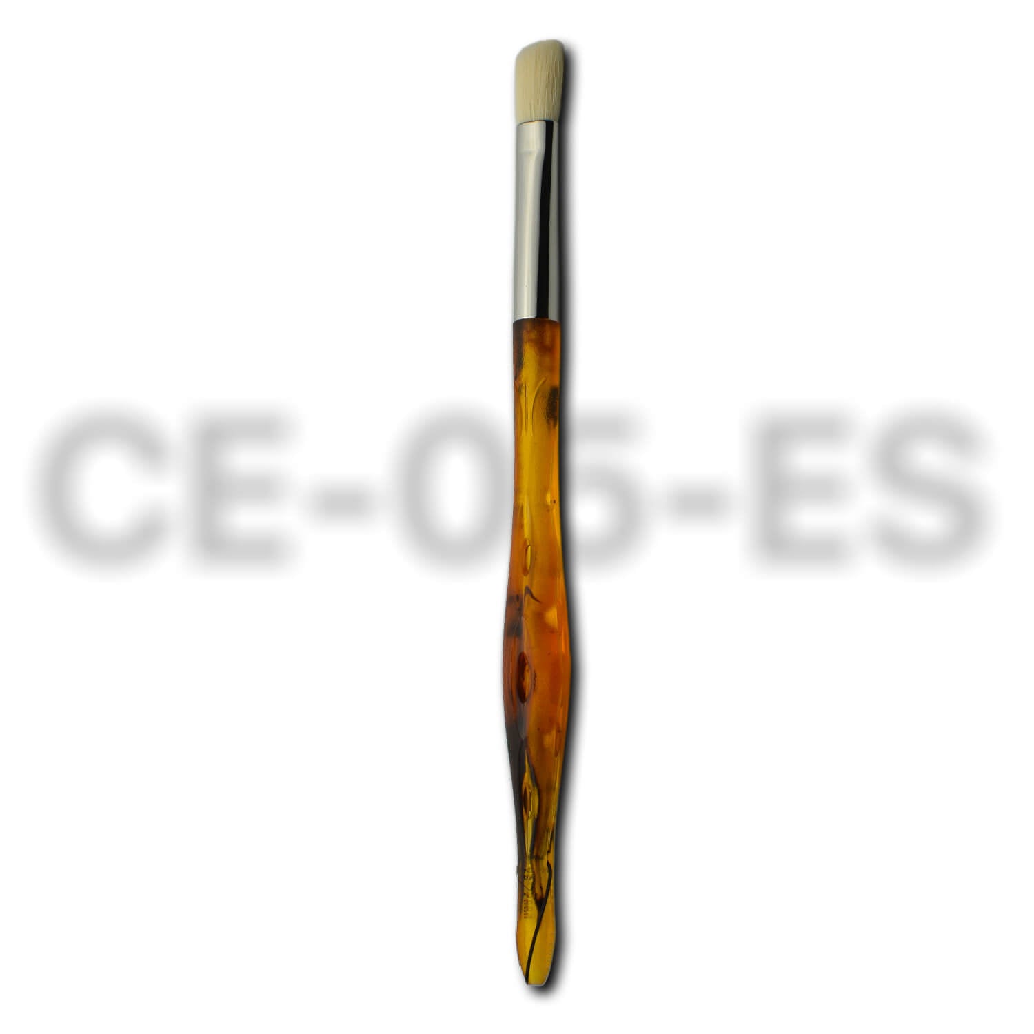 Pinceau de maquillage Y.S.PARK CE-05-ES avec manche noir perforé et tête ronde aux poils blancs, idéal pour estomper les ombres à paupières dans le creux de l’œil ou fondre les textures pour un fini doux et diffus.