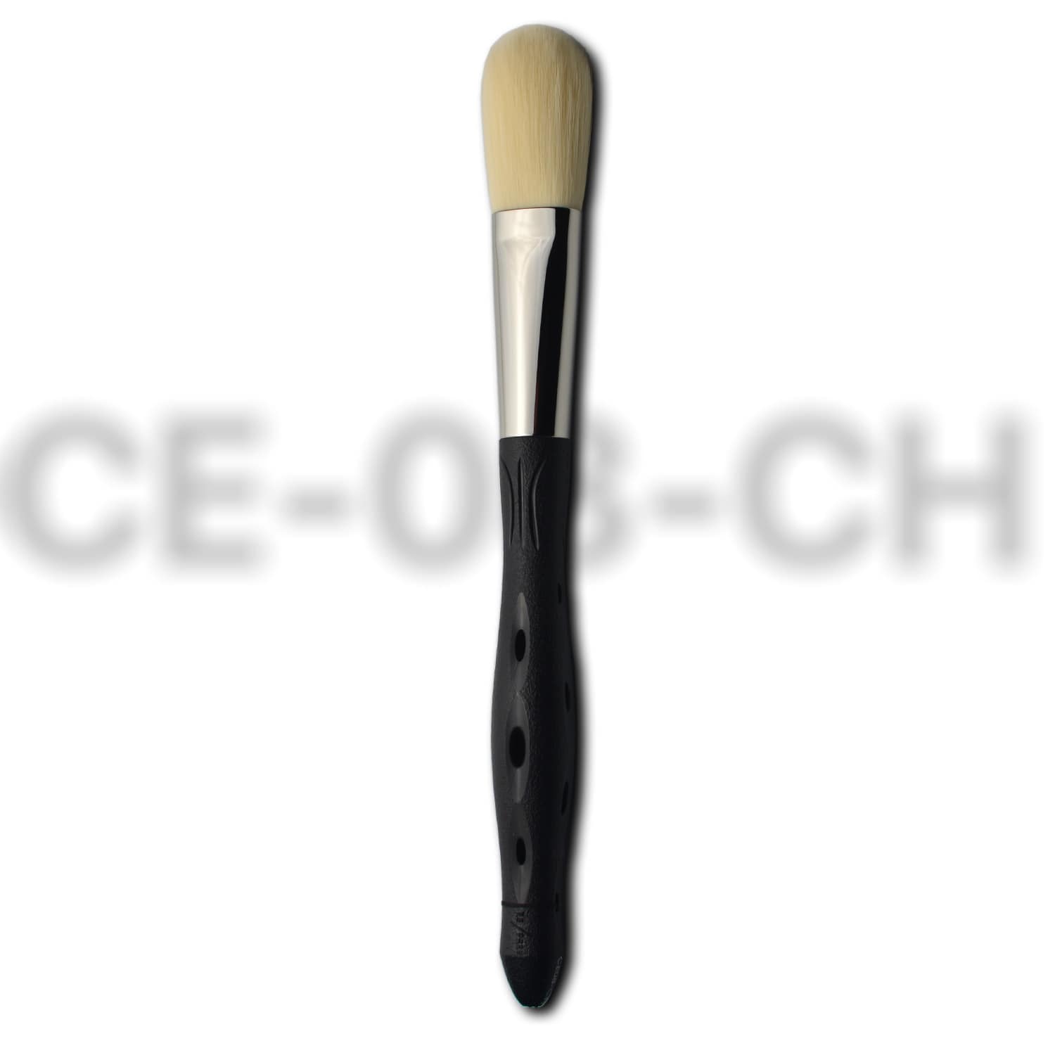 Pinceau de maquillage Y.S.PARK CE-08-CH avec manche noir ergonomique et tête arrondie en poils noirs, idéal pour l’application de fond de teint, de poudre ou de blush avec précision et douceur.