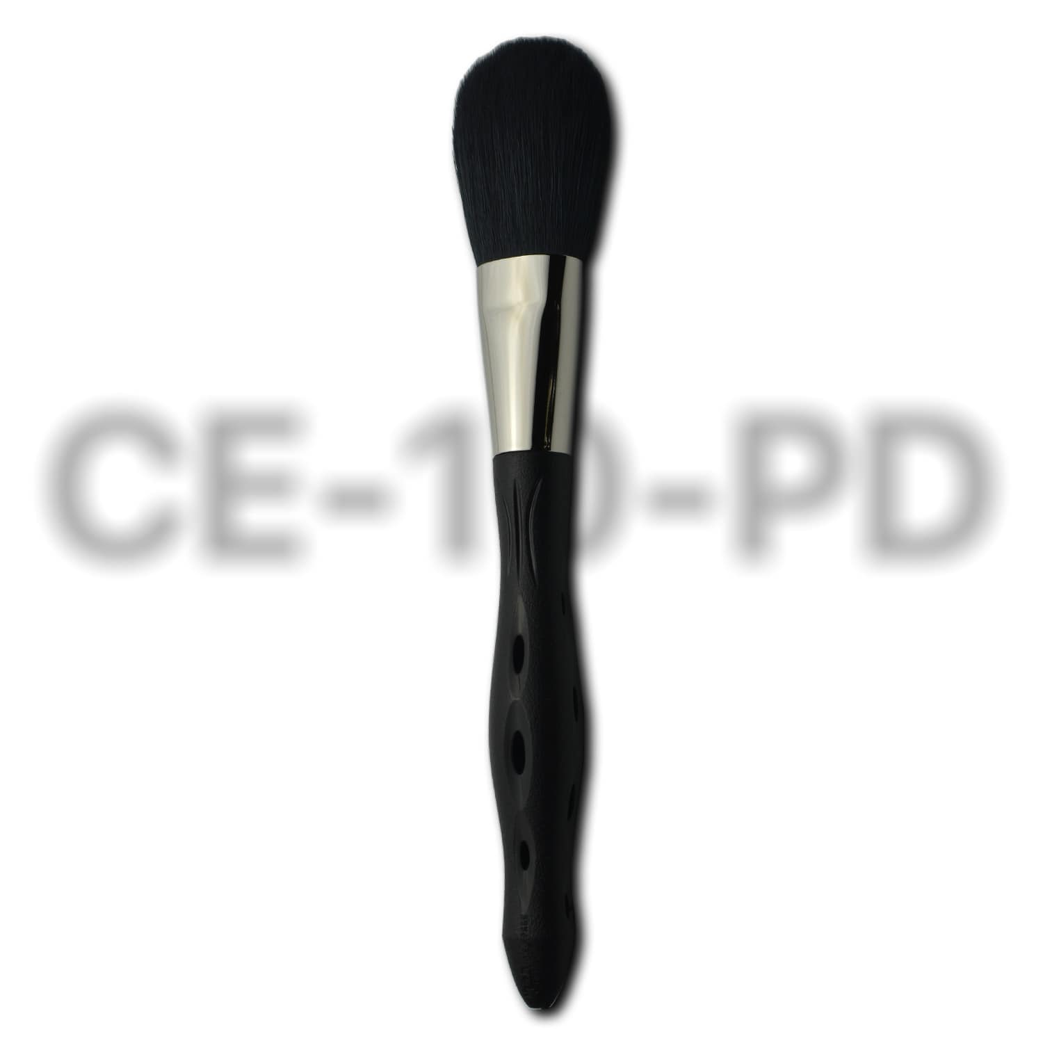 Pinceau de maquillage Y.S.PARK CE-10-PD avec poils noirs souples et arrondis, manche ergonomique perforé noir, idéal pour l’application de poudre libre ou compacte avec précision et légèreté.