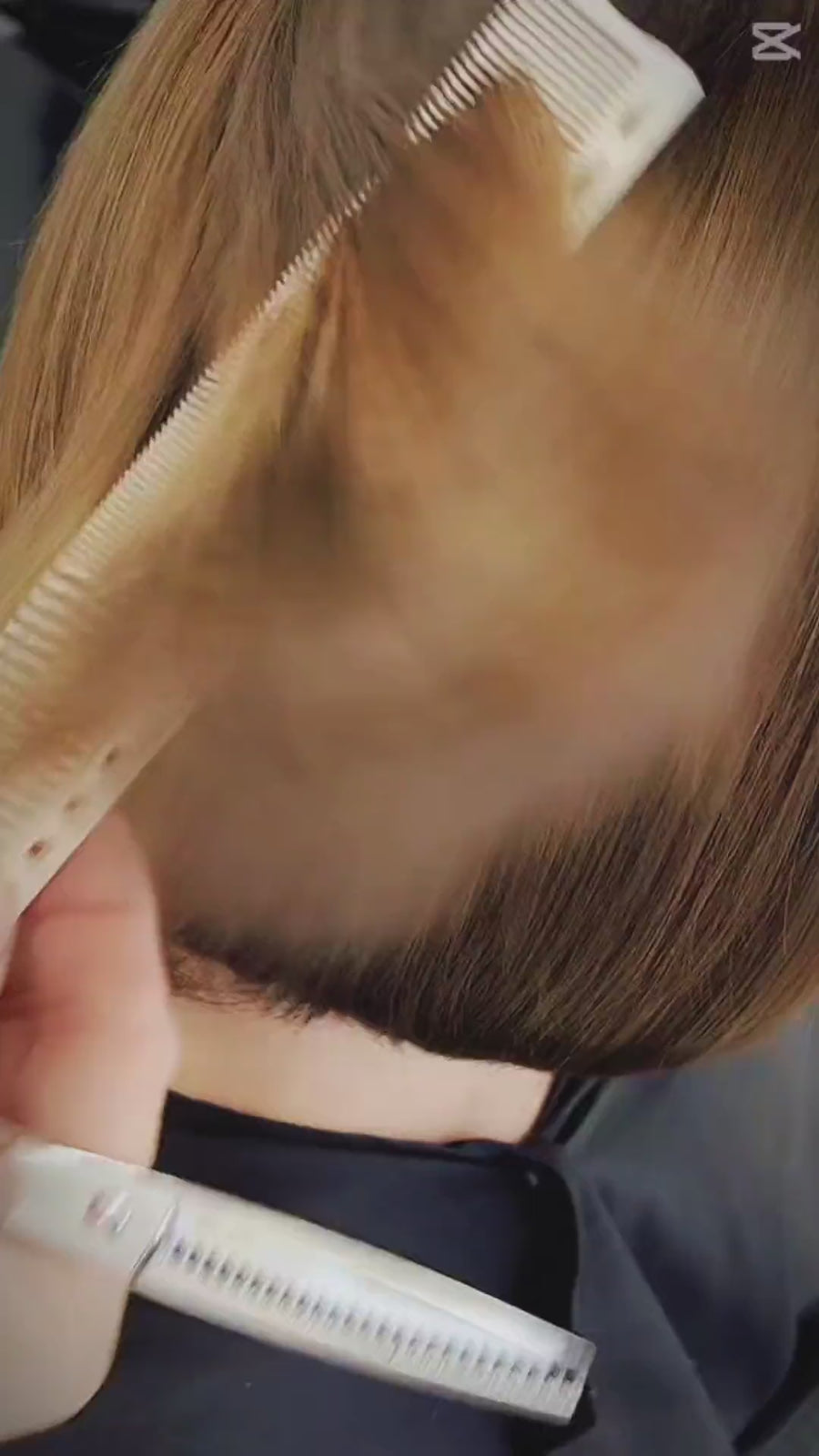 Vidéo de démonstration des ciseaux sculpteurs et effileurs osaka clduo permettant un ratio de coupe de 20-25% des cheveux. 