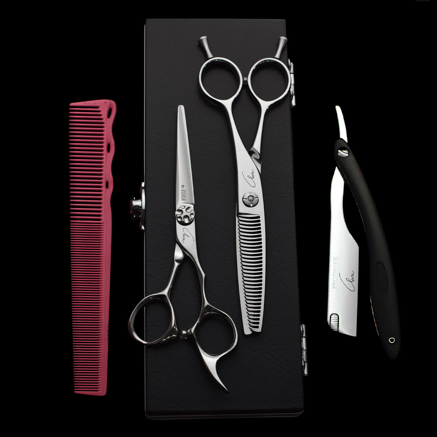 pack de ciseaux clarahair by osaka complet avec 2 paires de ciseaux osaka et un rasoir coupe choux et un peigne yspark de coupe homme